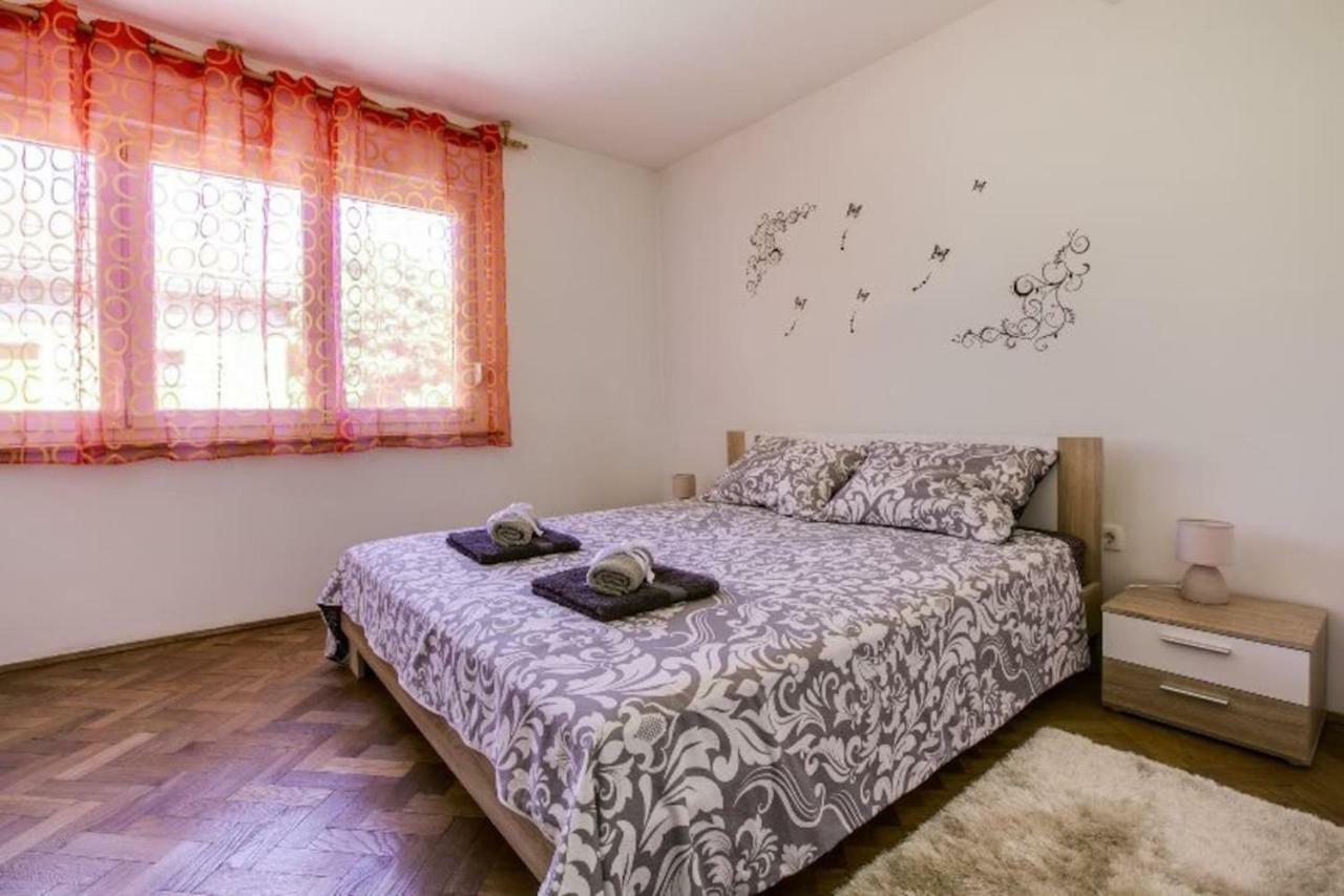 Appartamento A Pula Vicino Al Mare Dış mekan fotoğraf